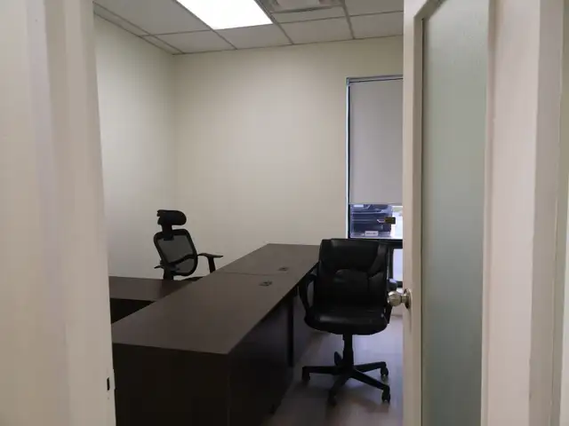 Office and Warehouse area for rent in Commercial & Office Space for Rent in Mississauga / Peel Region - Image 9