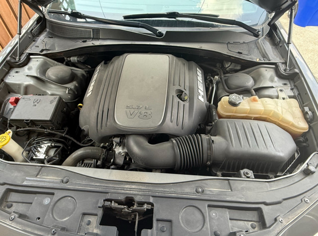 2019 Chrysler 300C HEMI V8 5.7L in Cars & Trucks in London - Image 3