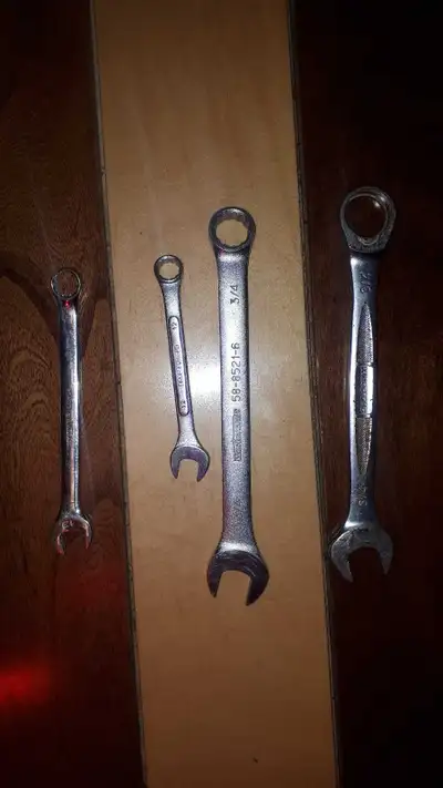 This is a set of used wrenches of various sizes, perfect for any handyman or DIY enthusiast. Sizes i...