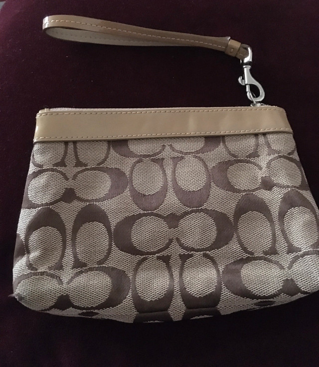 Coach wristlet wallet 100% authentic   in Women's - Bags & Wallets in London - Image 4