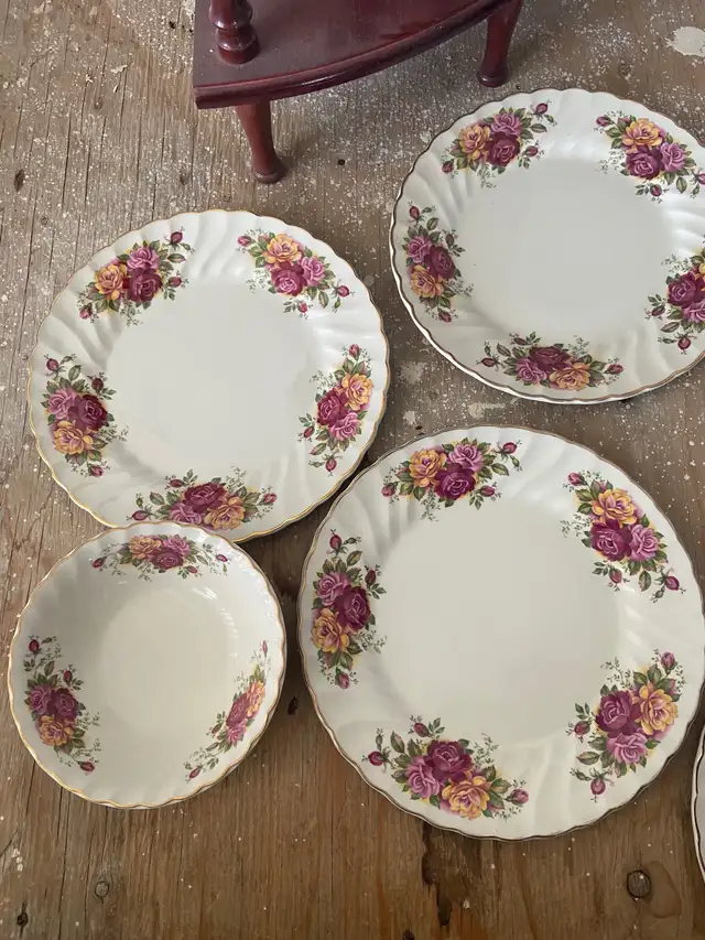 MYOTT ROSE GARDEN IRONSTONE WARE DINNER PLATE MADE IN ENGLAND in Kitchen & Dining Wares in Mississauga / Peel Region - Image 7
