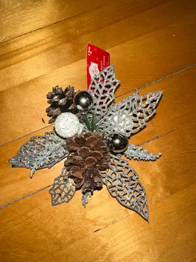 Silver flower Christmas clip ornament (1.5$), View more