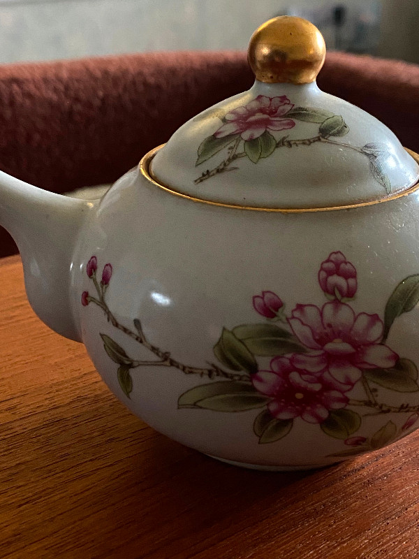 Prettiest Floral Vintage Japanese glazed clay teapot in Arts & Collectibles in Bridgewater - Image 2
