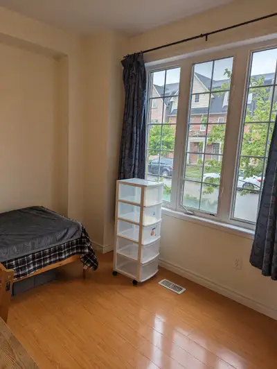 For Female Large Furnished room Parking @York University Village