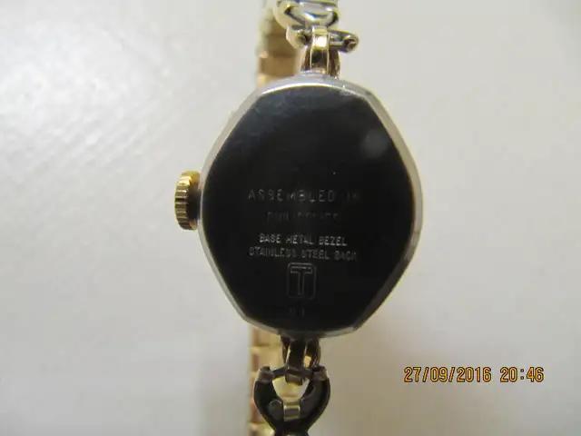 Classic Vintage Ladies Timex Gold Tone Wind Up Dress Watch 1960s in Jewellery & Watches in Mississauga / Peel Region - Image 6