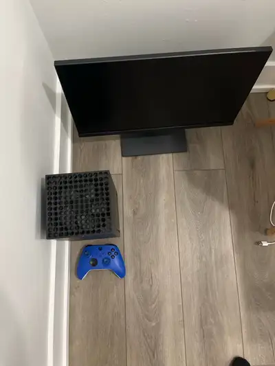 xbox series x it comes with a controller and a koorui 22 inch monitor 75hz