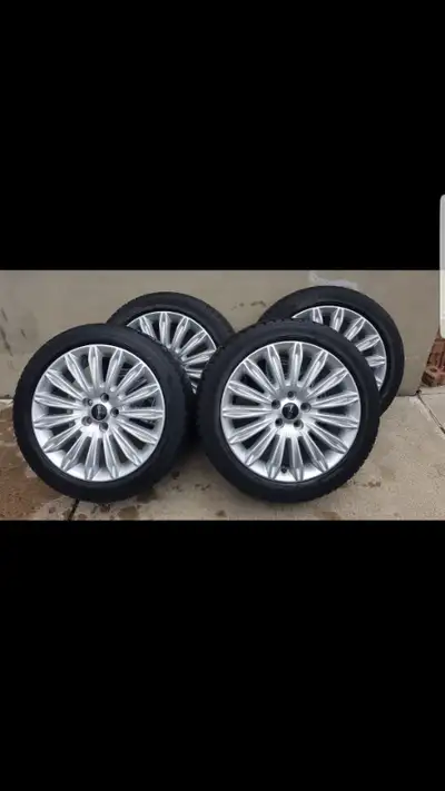 17 Inch Aluminum Lincoln Rims for Sale. Will fit tire size 215/50R 17. Rims are in excellent conditi...