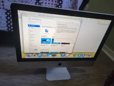 Mac book computer/Monitor-2009 like new --25.5 inches-TWO IN ONE, View more