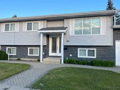 2 Beds 1 Bath - Apartment Large, legal basement suite in Erindale area, close to University, ameniti...