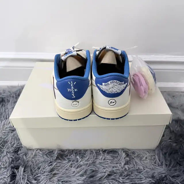 Jordan 1 Retro Low SP Fragment x Travis Scott Sail Military Blue in Costumes in City of Toronto - Image 5