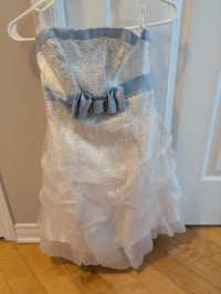 white dress Longueuil / South Shore Greater Montréal Preview