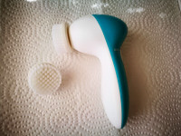 Cleansing face brush, never been used / Brosse nettoyant visage