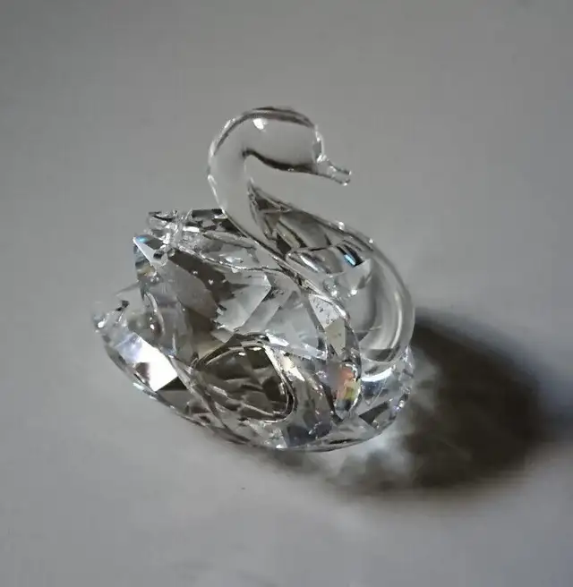 Vintage Swarovski Crystal Swan in Arts & Collectibles in Oshawa / Durham Region - Image 2