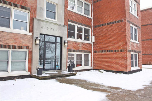 Beautifully updated 1 bedroom apartment co-op for sale in Condos for Sale in Hamilton