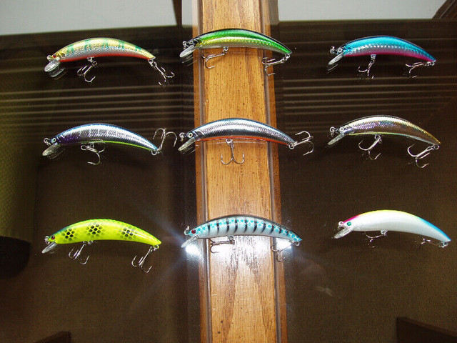 3 ¾ “ FENWICK WOBBL'N MINNOW LURE  NON ORIGINAL COLORS in Fishing, Camping & Outdoors in Owen Sound