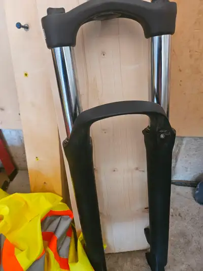 Suntour 130mm fork, View more