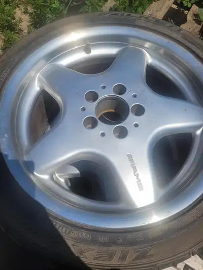 Took on trade so not alot of info on them other then they fit older mercedes amg They are 17" bolt n...