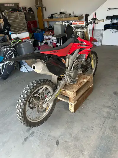 2008 Honda CRF450R for sale. Nice clean bike well upkept and never raced.$3000 obo. Call Scott for a...