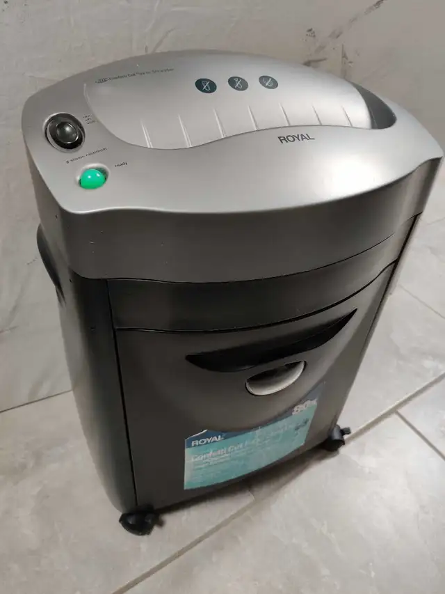 Royal PAPER SHREDDER in Printers, Scanners & Fax in Kitchener / Waterloo - Image 2