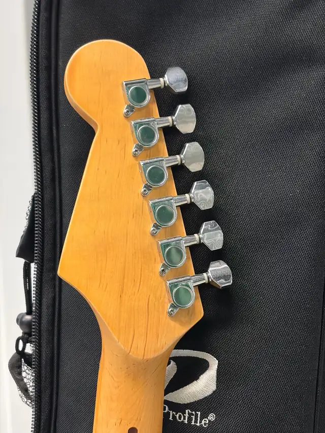 GFX by Groove Factory Stratocaster 1990s in Guitars in City of Montréal - Image 6