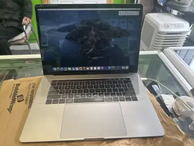 Selling 9.5 out of 10 condition 15.4-inch MacBook Pro 2019 Battery Service recommended Cycle count 2...