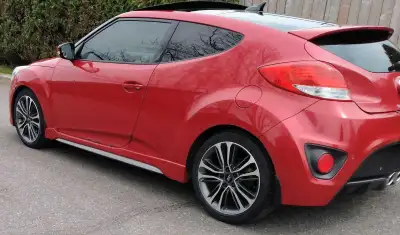 Hyundai Veloster Turbo 2016 , manuelle , équipements complets , toit panoramique , bonne mécanique ,...