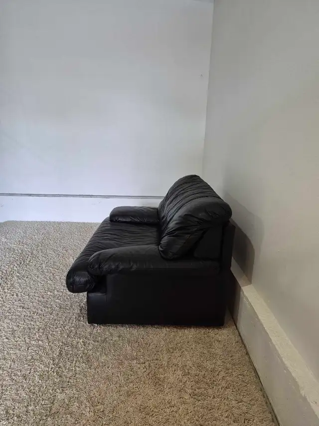 FREE DELIVERY Doimo Salotti Single Black Leather Sofa Chair in Chairs & Recliners in Vancouver - Image 6