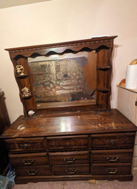 Free dresser with mirror (pending)