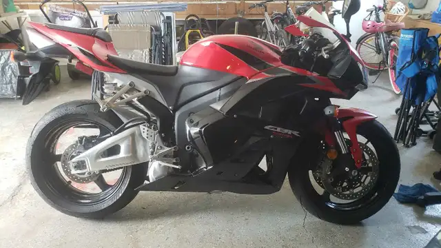 CBR 600 rr Honda in Sport Bikes in Edmonton - Image 3