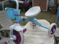 tricycle bleu ciel marque huffy ??