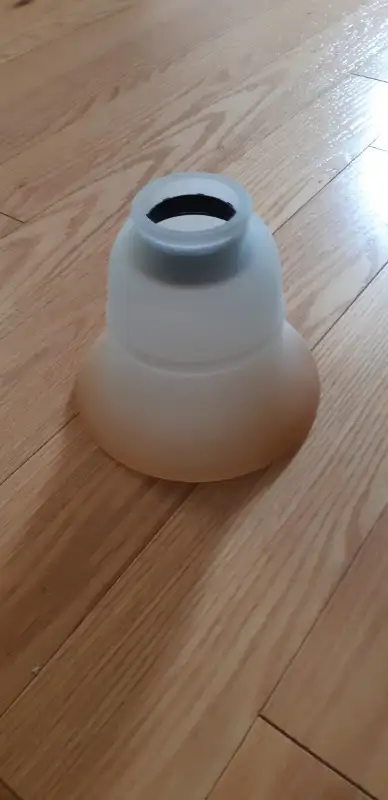 Un globe en verre in Indoor Lighting & Fans in City of Montréal - Image 3