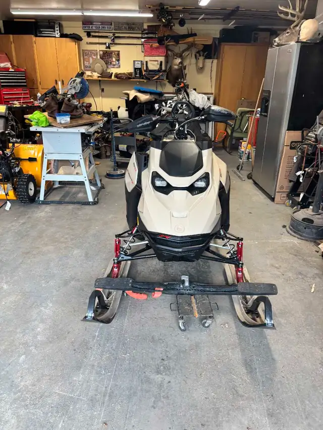 snow mobile  in Snowmobiles in Kamloops - Image 6