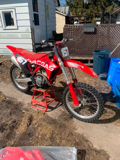 I am selling my 2023 MC250F comes with -Race Tech suspension - 5 hours on Top end - Ribbed seat - An...
