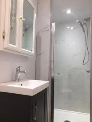 Appartement 3 1/2 récemment rénové au sous-sol, dans un quartier calme et agréable, disponible imméd...