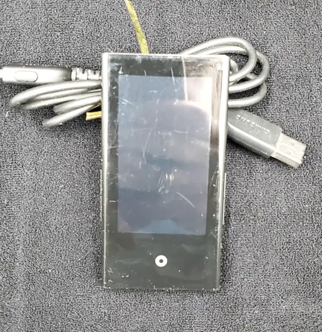 SAMSUNG YP-P2 (8GB) DIGITAL MEDIA MP3 BLUETOOTH WORKS RARE in General Electronics in Markham / York Region - Image 2