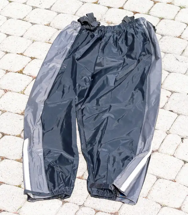 Motorcycle Gear - Like New Women's Small Biker Rain Overpants in Women's - Tops & Outerwear in Markham / York Region - Image 4