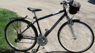 VÉLO CANNONDALE COMME NEUF MOINS DE 100 KM, View more