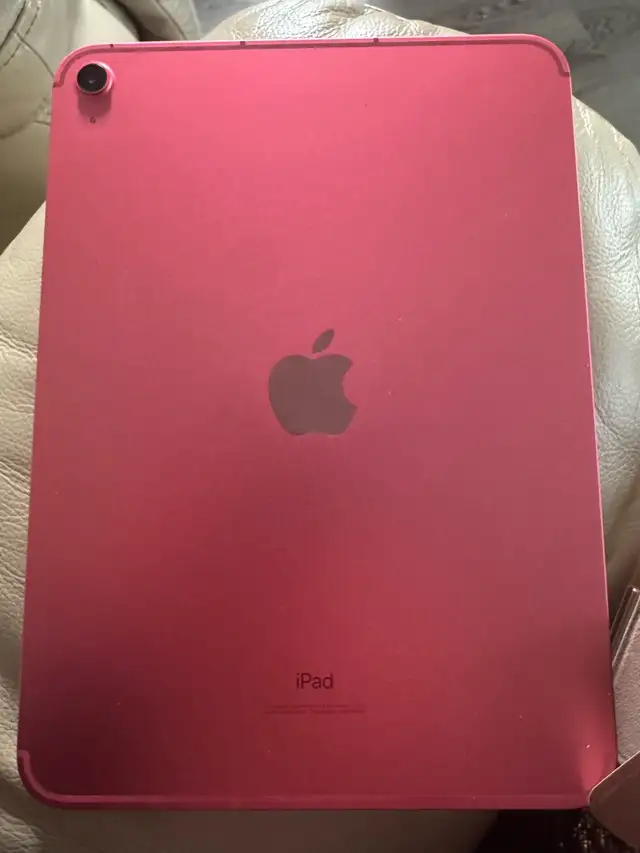 iPad 10th gen 256 gb in iPads & Tablets in St. Albert - Image 2