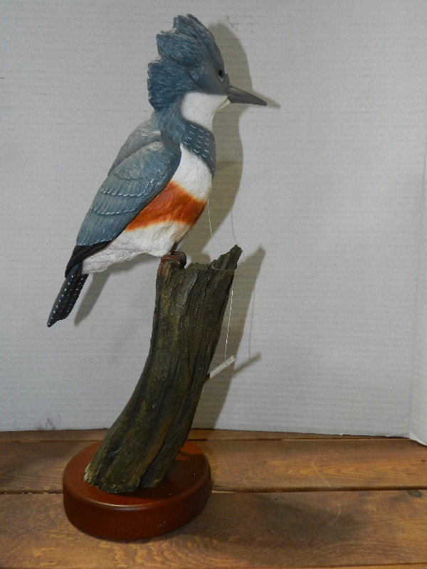 Kingfisher on Tree Stump original Sculpture/Figurine by Richard in Arts & Collectibles in Strathcona County - Image 4