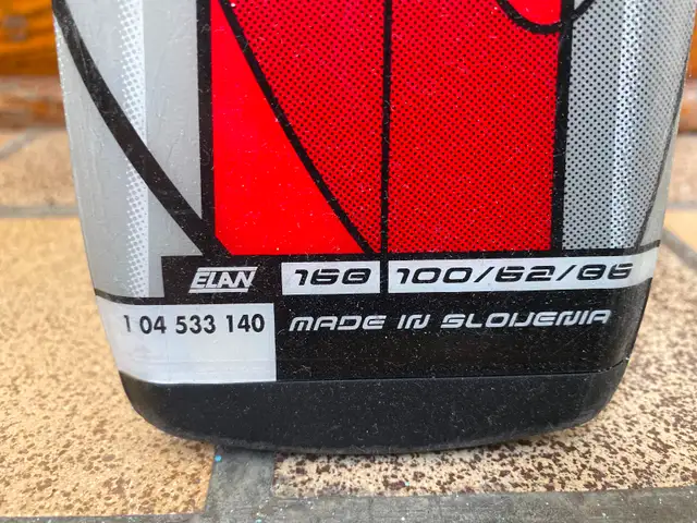 Elan Downhill Skis 168 cm with Rosssignol Bindings Ski Alpin in Ski in City of Montréal - Image 6