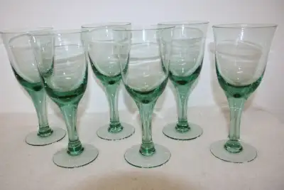 Think this set was used about 10 times but is in NEW CONDITION. No chips, signs of wear or dishwashe...