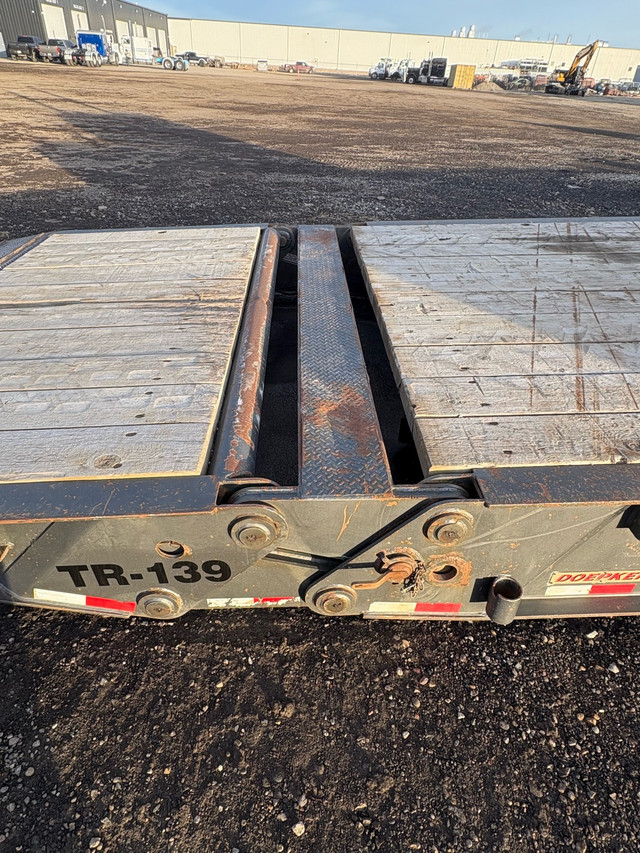 2007 Doepker 40Ton Scissorneck in Heavy Trucks in Lethbridge - Image 4