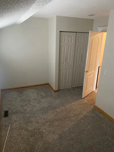 Townhouse looking for a roomate for room rental. Open to negotiating price. Responsible for 1/4 of t...