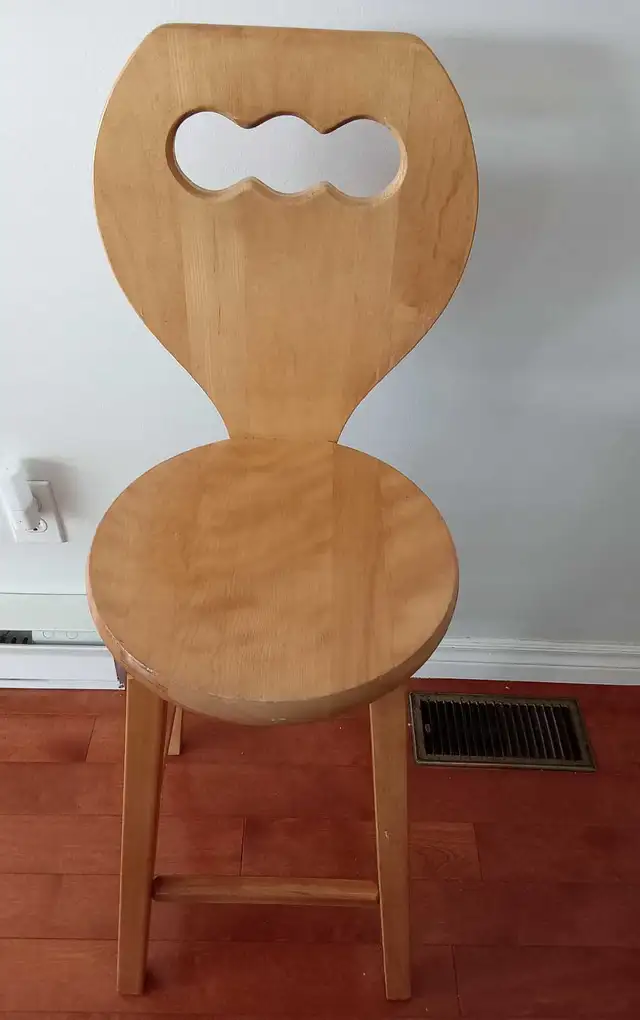 tabouret de cuisine en bois massif lourd in Chairs & Recliners in Laval / North Shore - Image 3