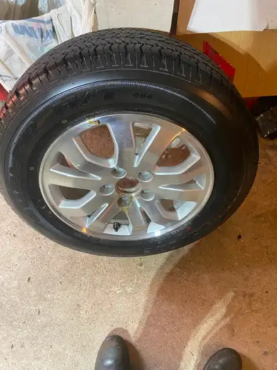 Never Put on Rim or tire 1-p 215-65-16 Bridge Stone All-Season on a Older Honda CRV Aluminum Rim it’...