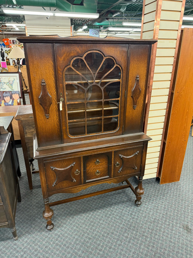 really nice solid wood display cabinet  in Hutches & Display Cabinets in Edmonton