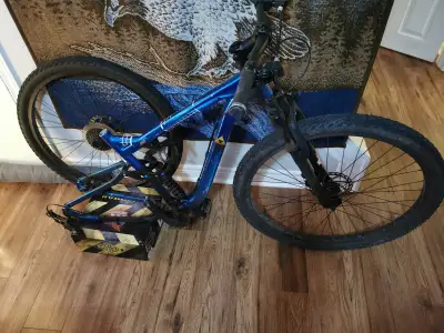 HYPER 29" LARGE mountain bike, View more