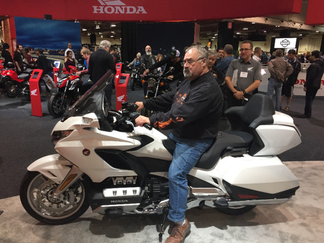 2018 Goldwing is the Ultimate Touring bike this one is for sale in Touring in Medicine Hat - Image 4