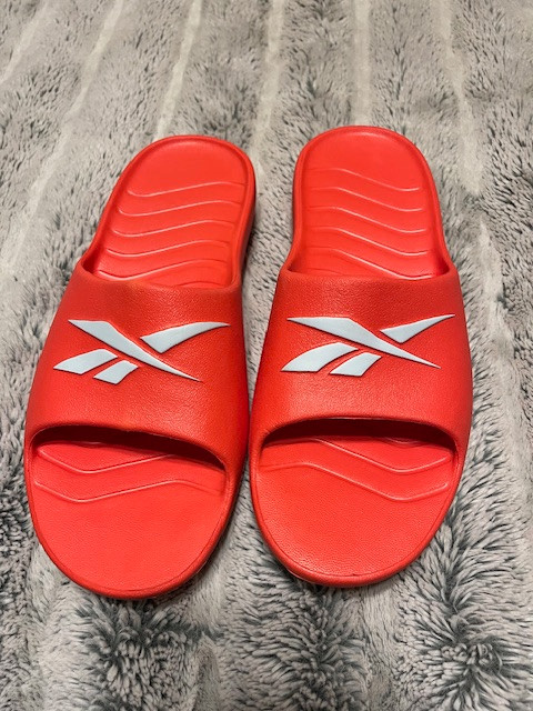 Women’s Reebok Slides Sandals (2 pairs) in Women's - Shoes in City of Halifax - Image 4