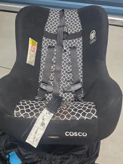 The Cosco Kids Travel Car Seat is designed for families who like to travel! Easy to clean Easy to in...
